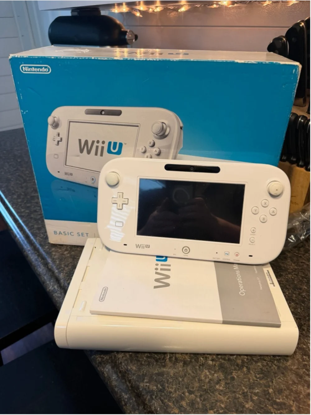 Like New Nintendo White Wii U Basic Set 8GB Console with Gamepad